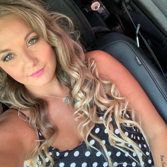 Meet your Posher, Elizabeth - Picture 1 of 2